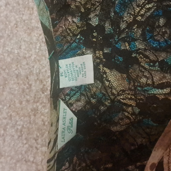 Laura Ashley top. Petite  large. Brown delicate see through lace between swirls - Picture 5 of 5